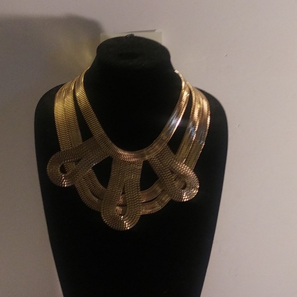 Jewelry - Queen necklace